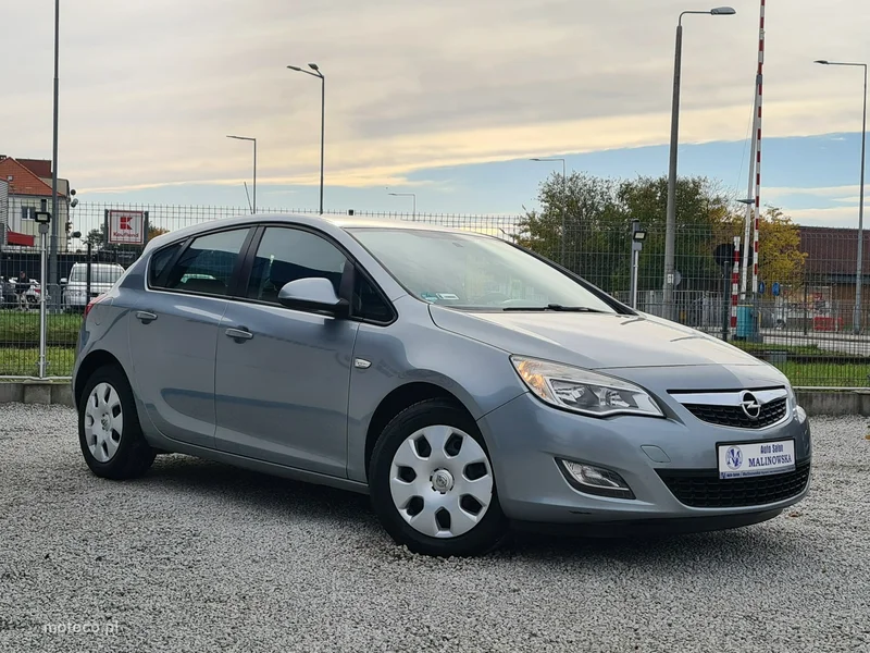 Opel Astra J 3