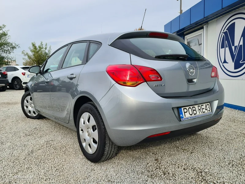 Opel Astra J 4
