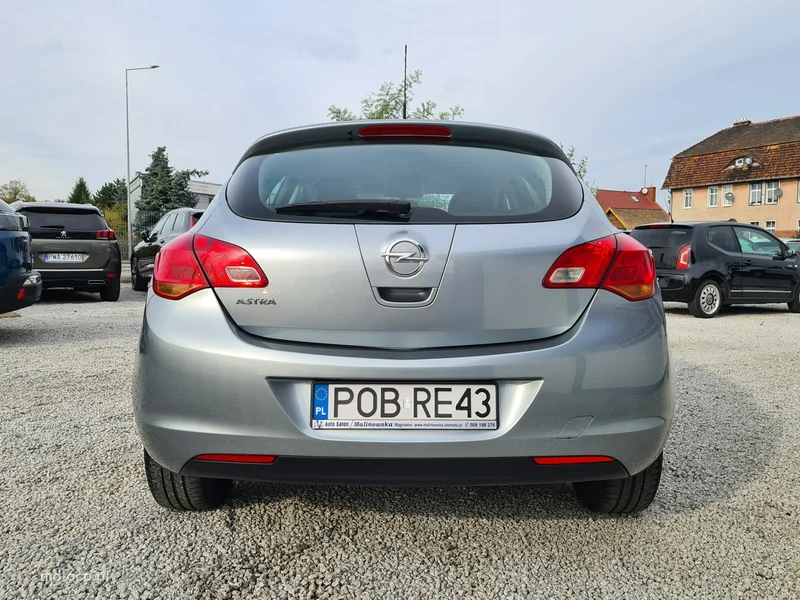 Opel Astra J 6
