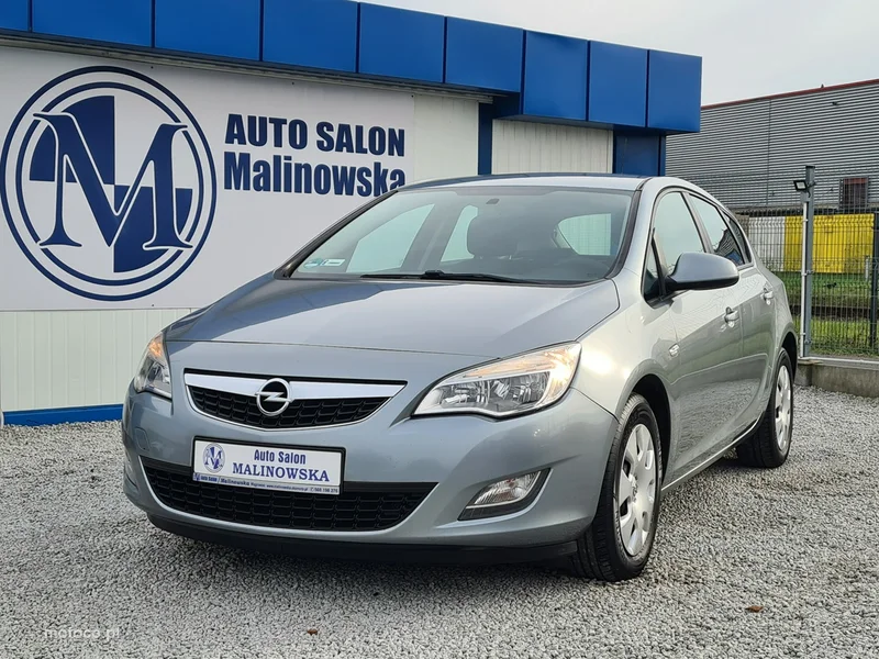 Opel Astra J 9