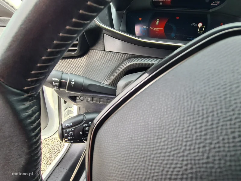 Peugeot 208 23