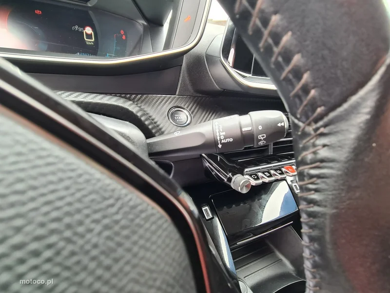 Peugeot 208 25