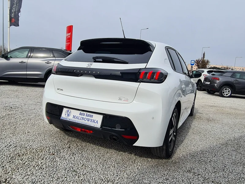 Peugeot 208 10