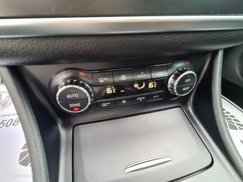 Mercedes-Benz GLA X156 GLA 200 15