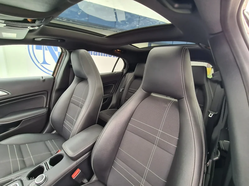 Mercedes-Benz GLA X156 GLA 200 23