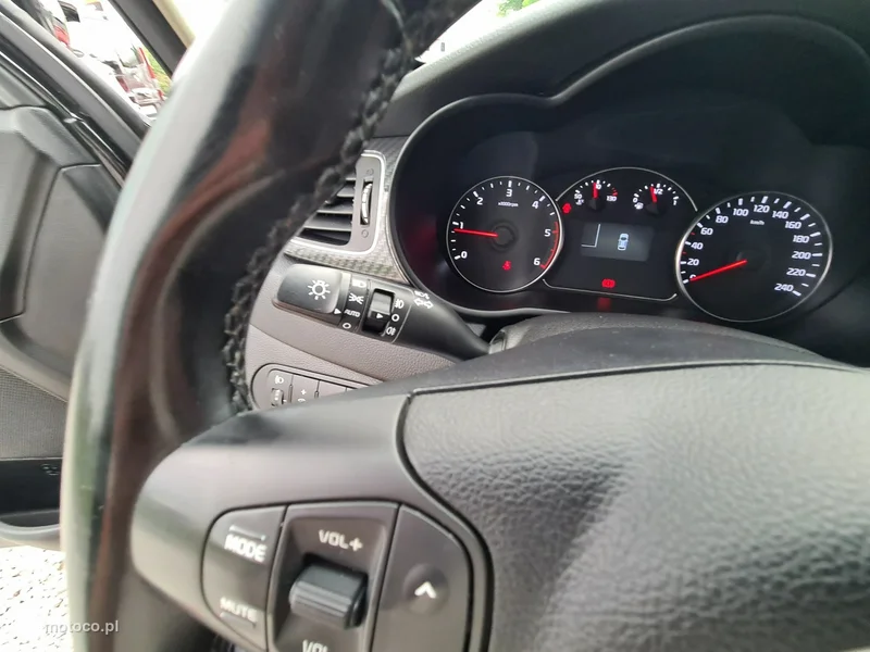 Kia Carens 19