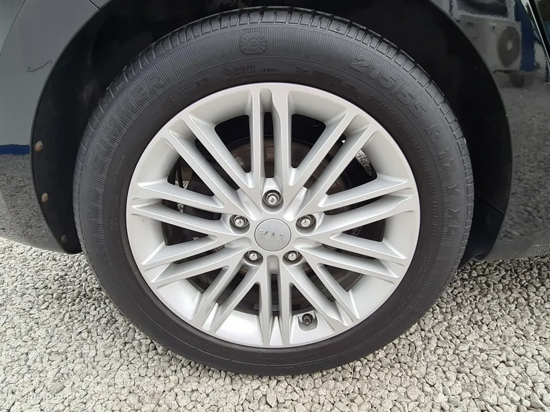 Kia Carens 33