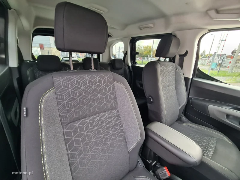 Peugeot Rifter 26