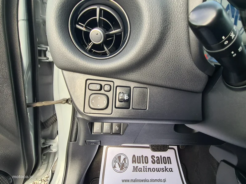 Toyota Yaris XP130 17