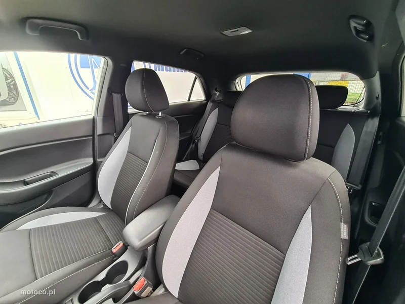 Hyundai i20 24