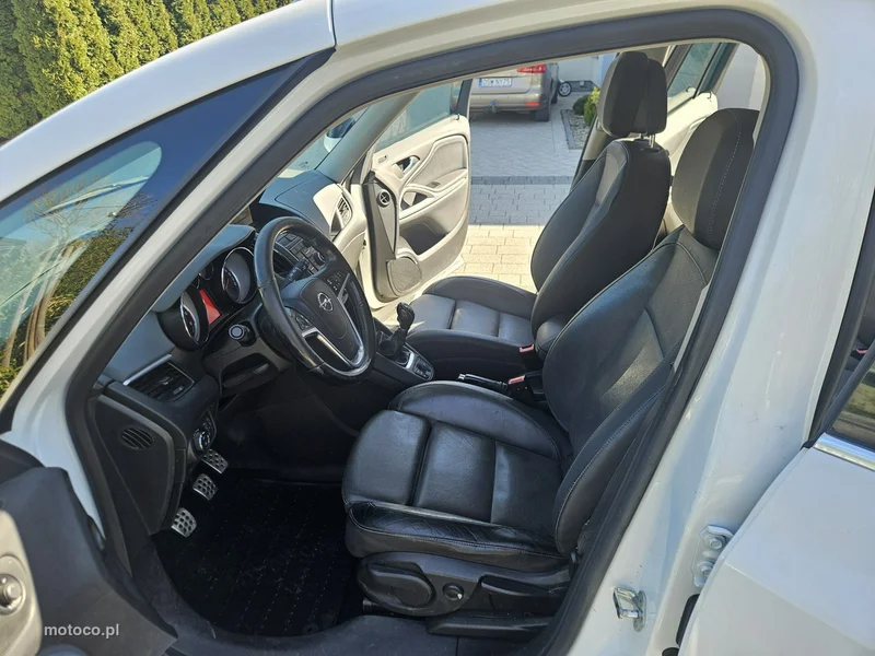 Opel Zafira C Tourer 12