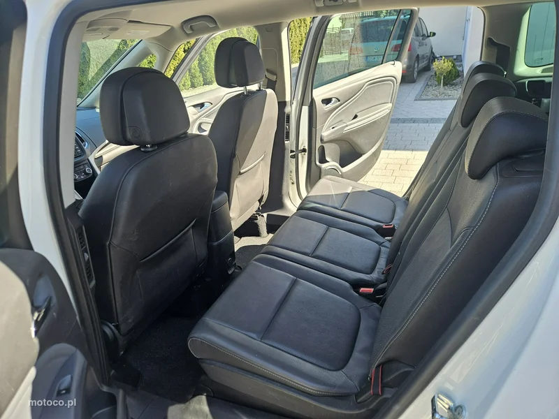 Opel Zafira C Tourer 13