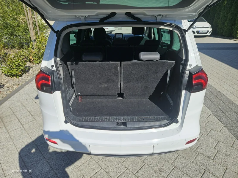 Opel Zafira C Tourer 16