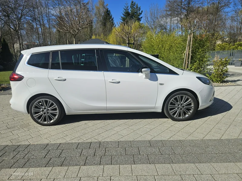 Opel Zafira C Tourer 6
