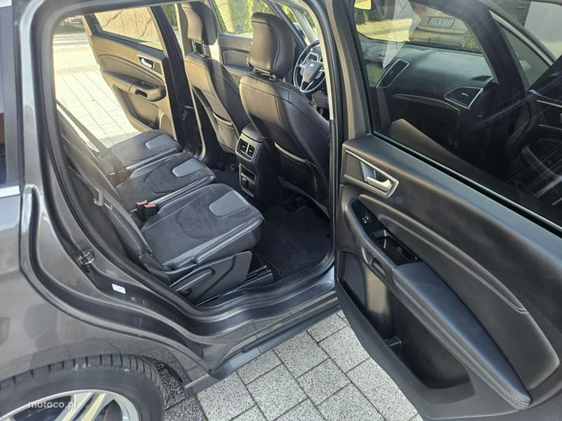 Ford S-Max II 11