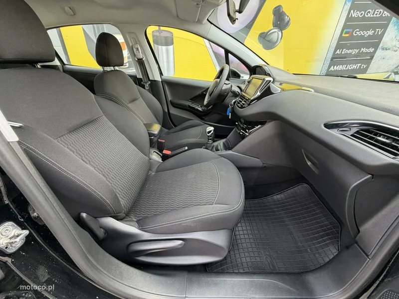 Peugeot 208 33