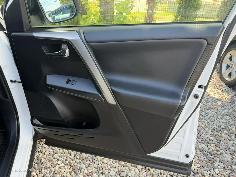 Toyota RAV 4 XA50 31