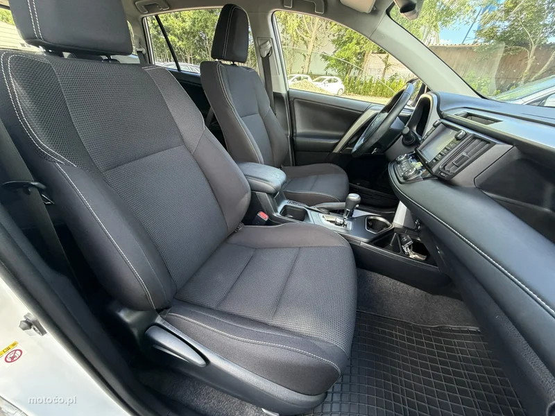 Toyota RAV 4 XA50 32