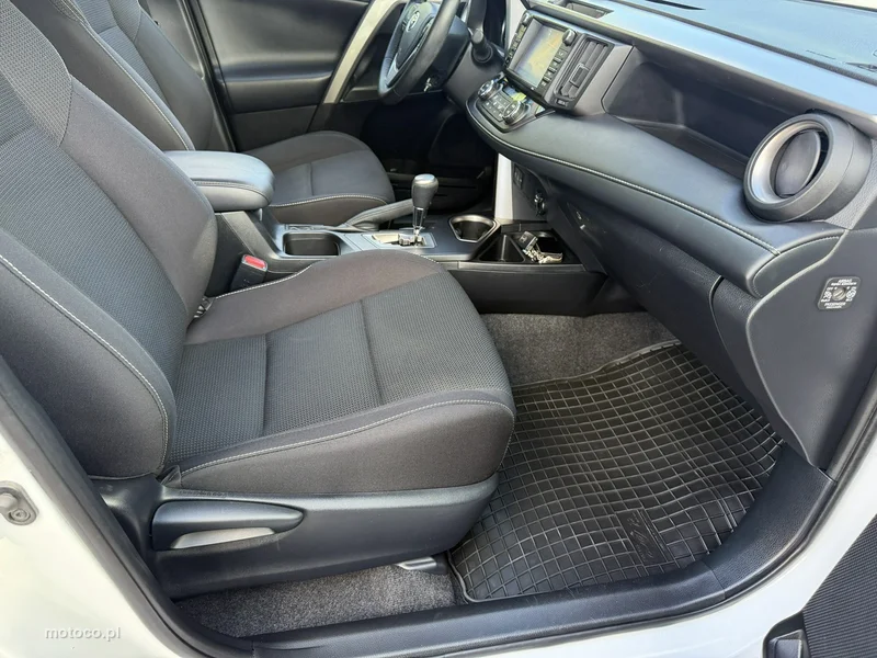 Toyota RAV 4 XA50 33