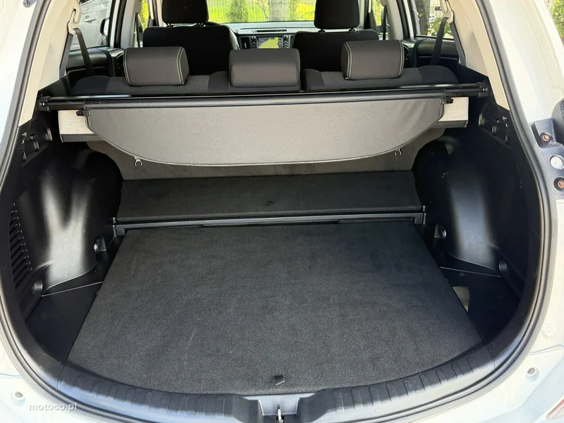Toyota RAV 4 XA50 37