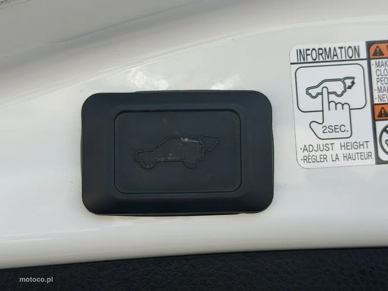 Toyota RAV 4 XA50 38