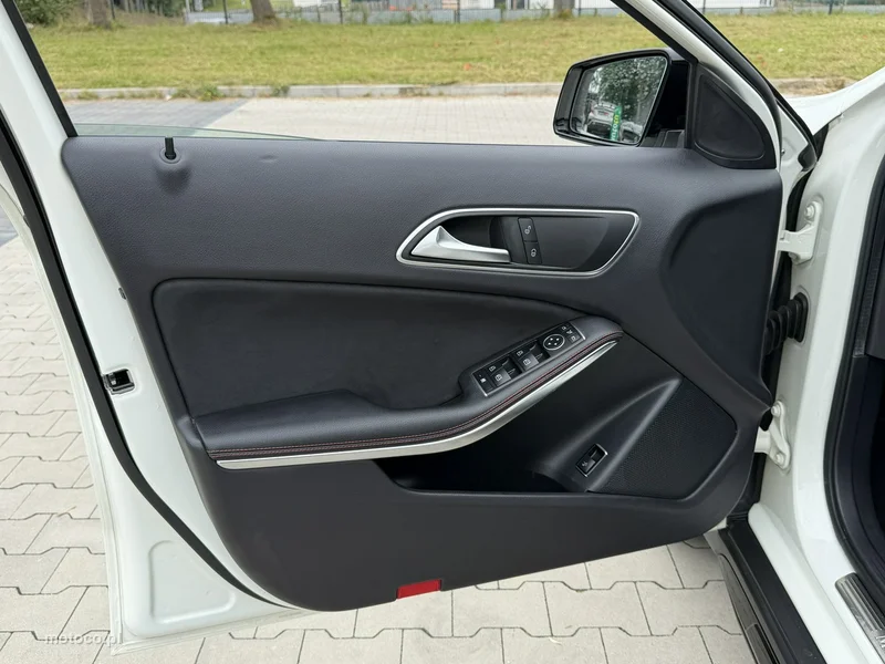 Mercedes-Benz GLA X156 GLA 220 16