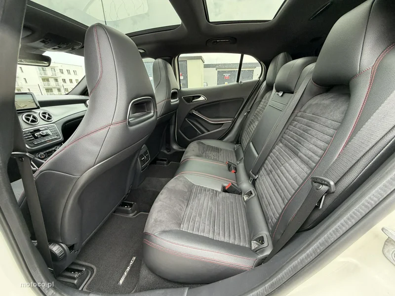 Mercedes-Benz GLA X156 GLA 220 32
