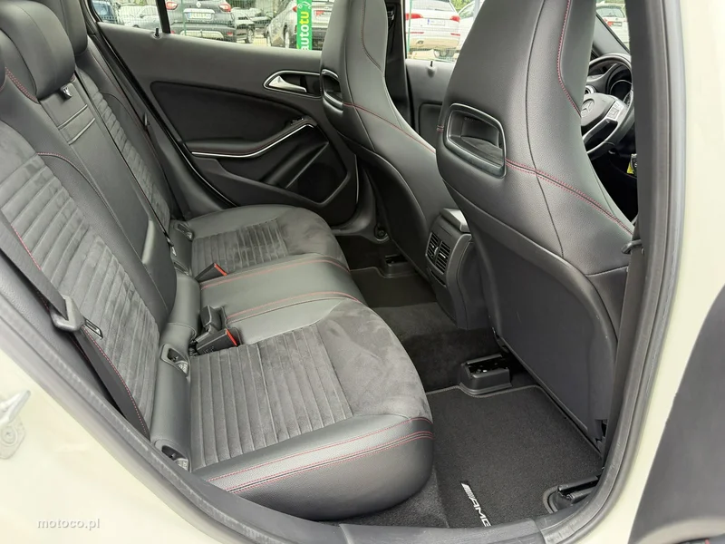 Mercedes-Benz GLA X156 GLA 220 33