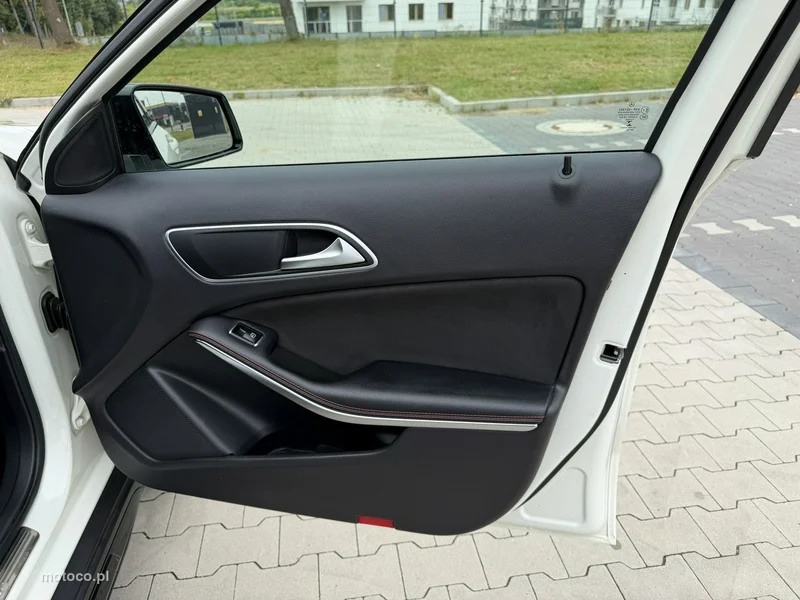 Mercedes-Benz GLA X156 GLA 220 34