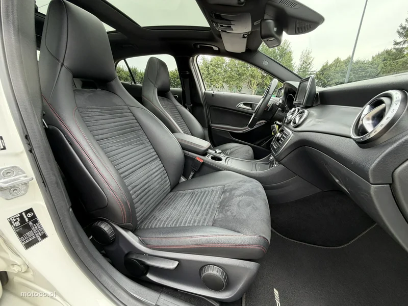 Mercedes-Benz GLA X156 GLA 220 36