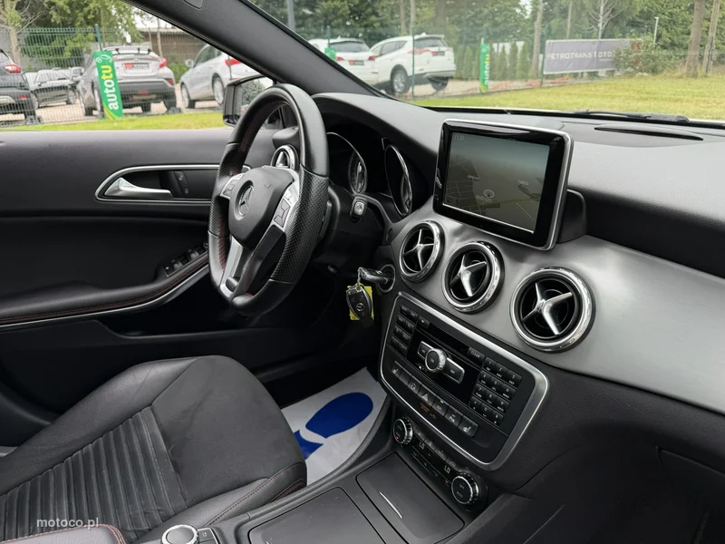 Mercedes-Benz GLA X156 GLA 220 37
