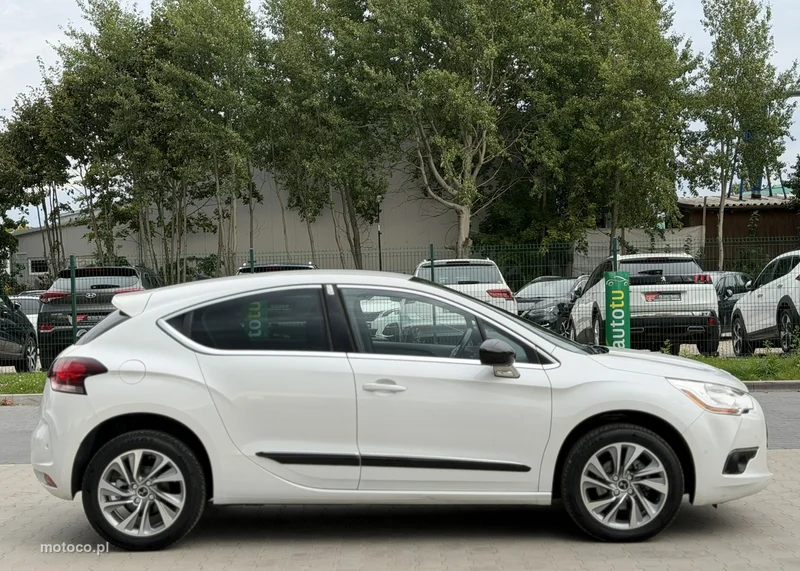 DS Automobiles DS 4 12