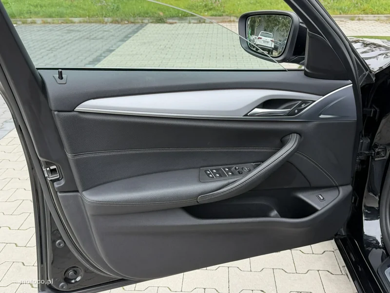 BMW Seria 5 G30 518 15