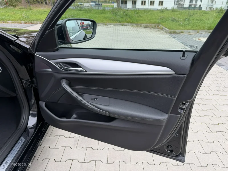 BMW Seria 5 G30 518 35