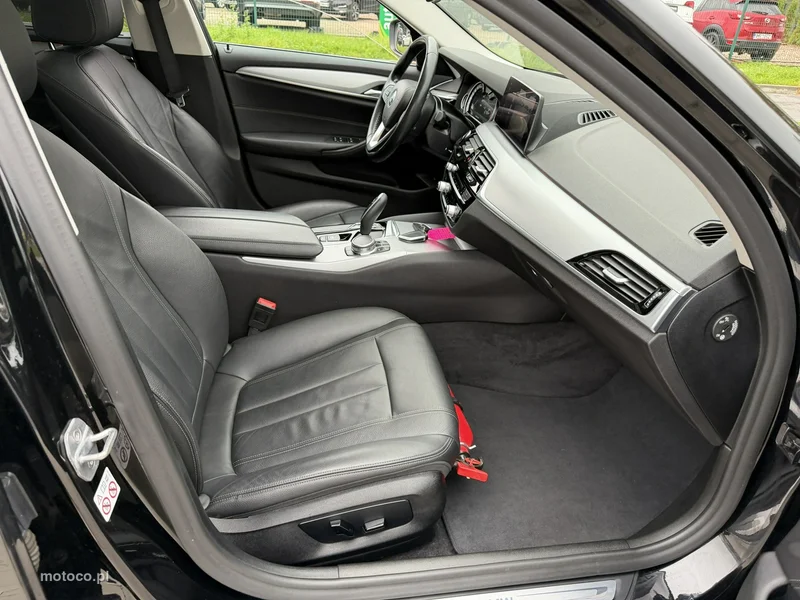 BMW Seria 5 G30 518 36