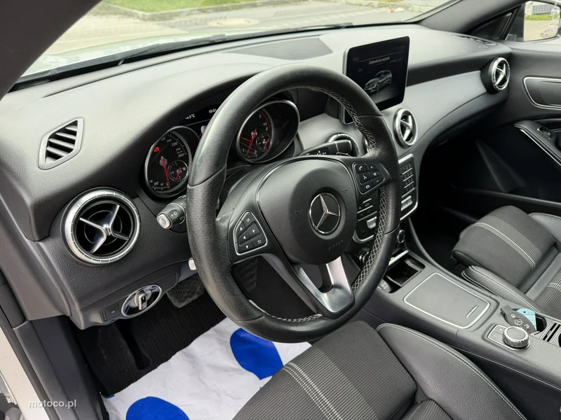 Mercedes-Benz CLA C117 220 20