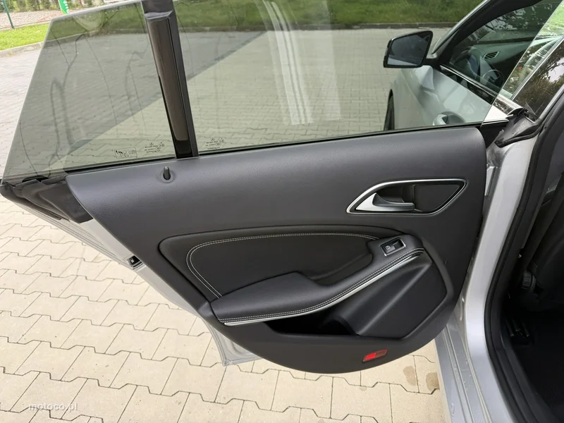 Mercedes-Benz CLA C117 220 29