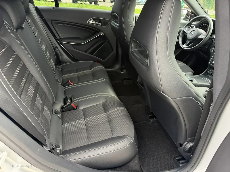 Mercedes-Benz CLA C117 220 32