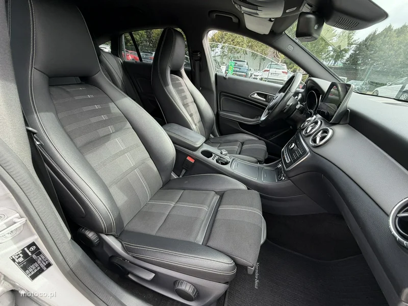 Mercedes-Benz CLA C117 220 36
