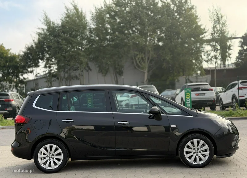 Opel Zafira C Tourer 12