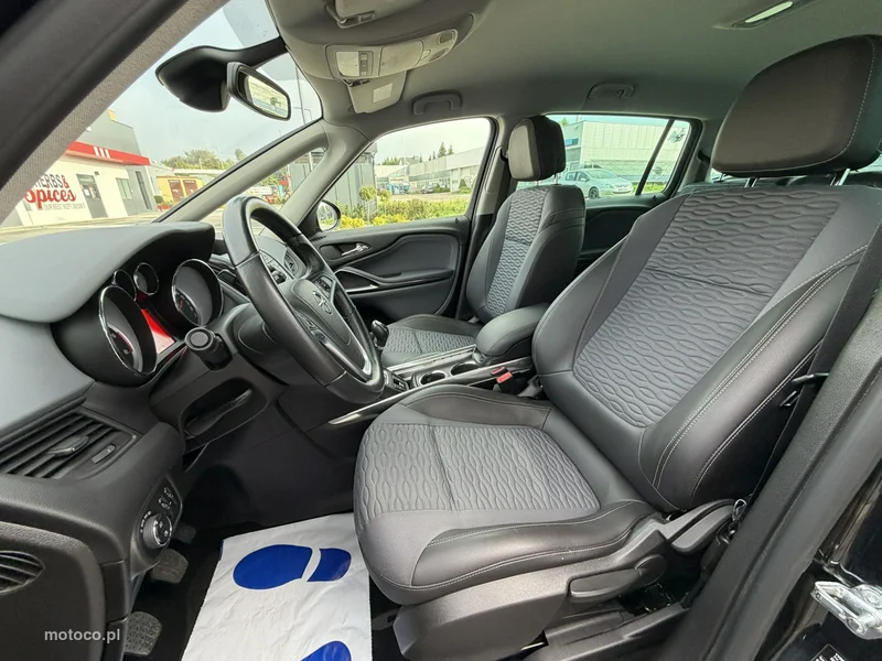 Opel Zafira C Tourer 19