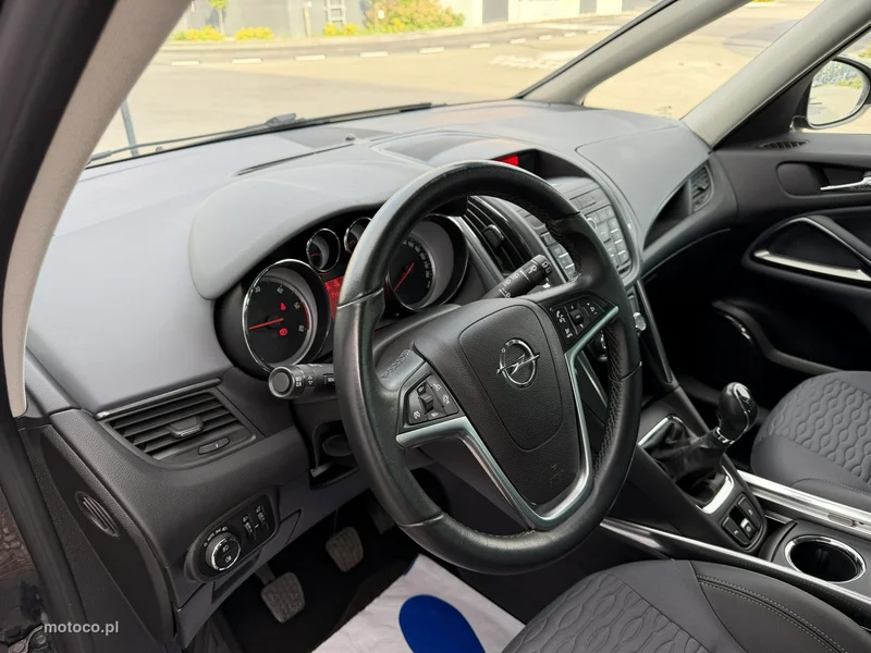Opel Zafira C Tourer 21