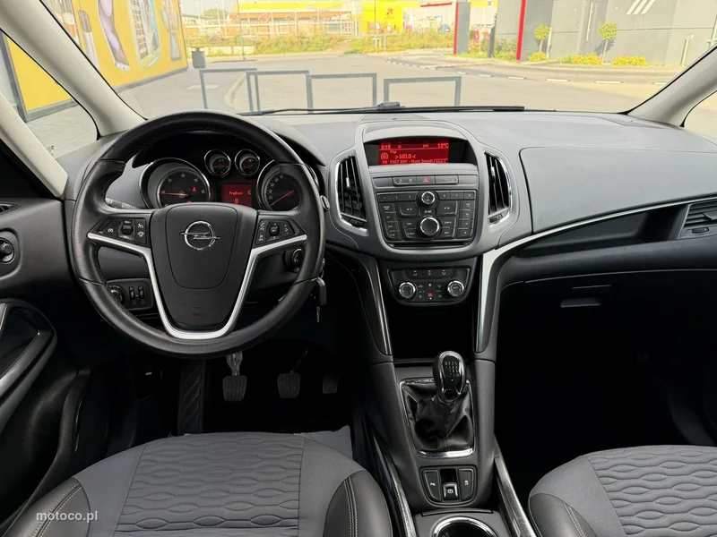 Opel Zafira C Tourer 23