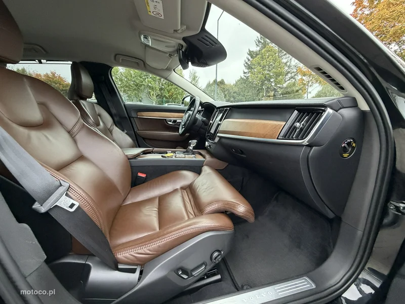 Volvo S90 36