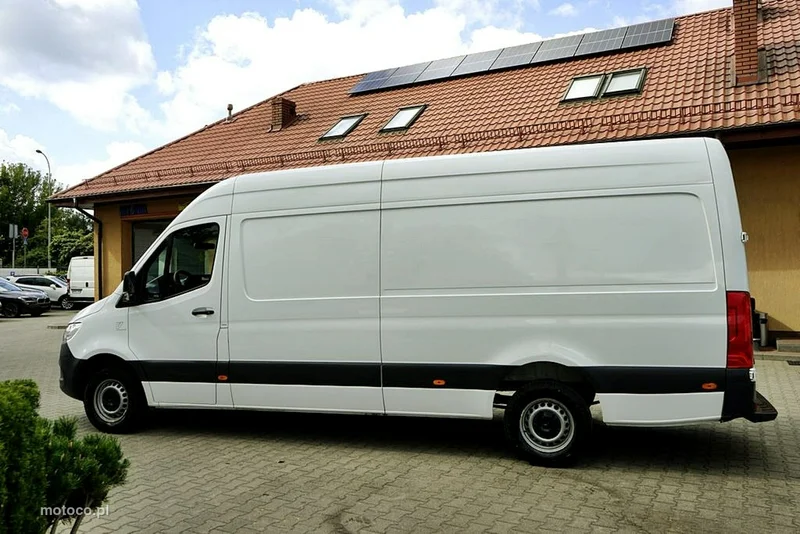 Mercedes-Benz Sprinter 11