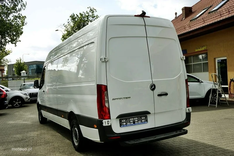 Mercedes-Benz Sprinter 4
