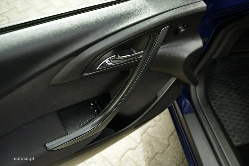 Opel Astra J 12
