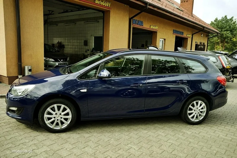 Opel Astra J 6