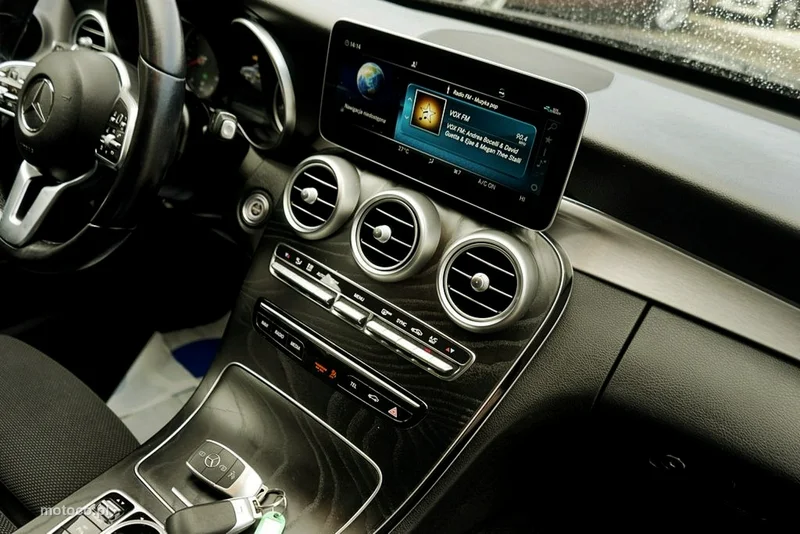 Mercedes-Benz Klasa C W205 C 220 33