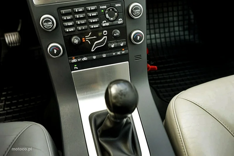 Volvo V70 24